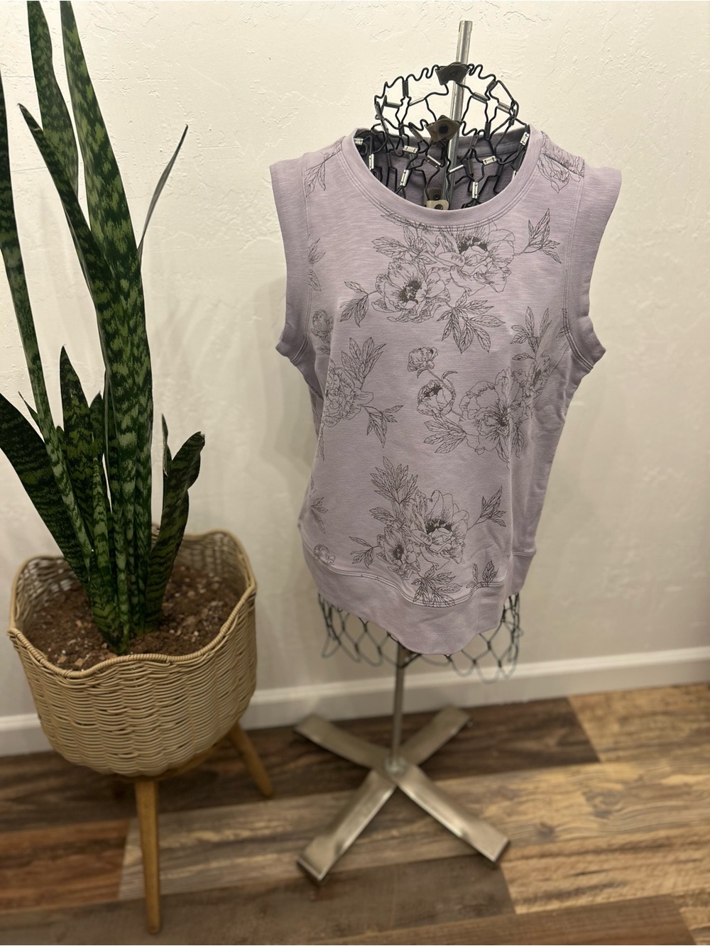 North River Outfitters Lavender Floral Sleeveless‎ Tank Top Medium